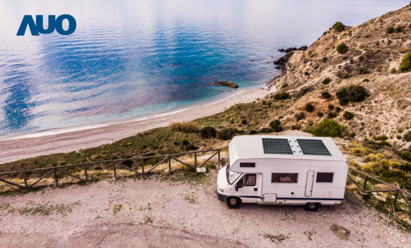 「可撓輕量化太陽光電板SunCurva」使用輕量特殊耐候型複合板取代傳統太陽能板的玻璃前板，不僅降低70%重量，每米平方僅3Kg；具有抗衝擊性能及通過電磁相容性測試，可應用於交通運輸工具，如露營車、遊艇等